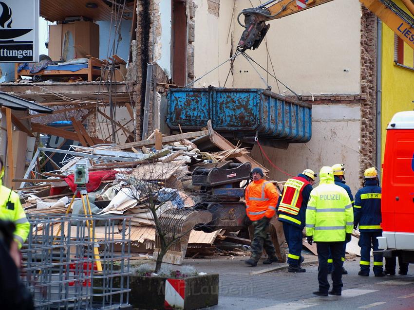 Hausexplosion Bruehl bei Koeln Pingsdorferstr P433.JPG